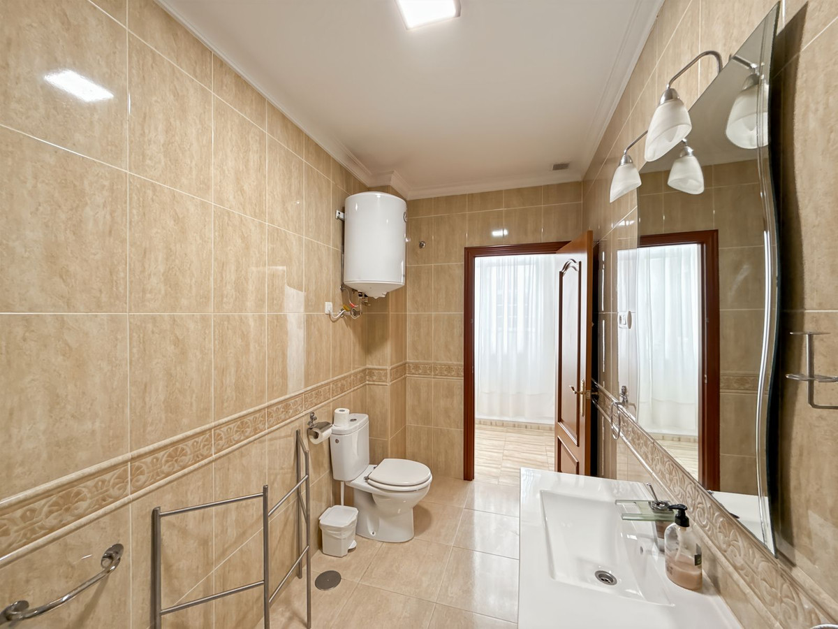 4 Bed Apartment for sale in Centro Histórico Málaga Ciudad, Málaga, Spain