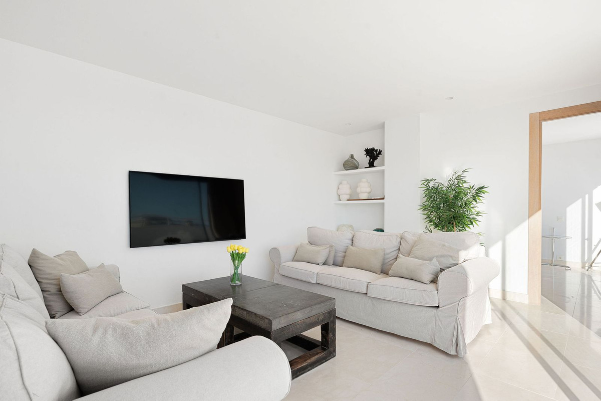 3 Bed Apartment for sale in Estepona Costa Del Sol, Málaga, Spain