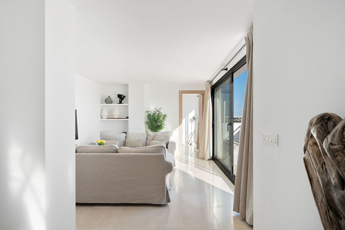 3 Bed Apartment for sale in Estepona Costa Del Sol, Málaga, Spain