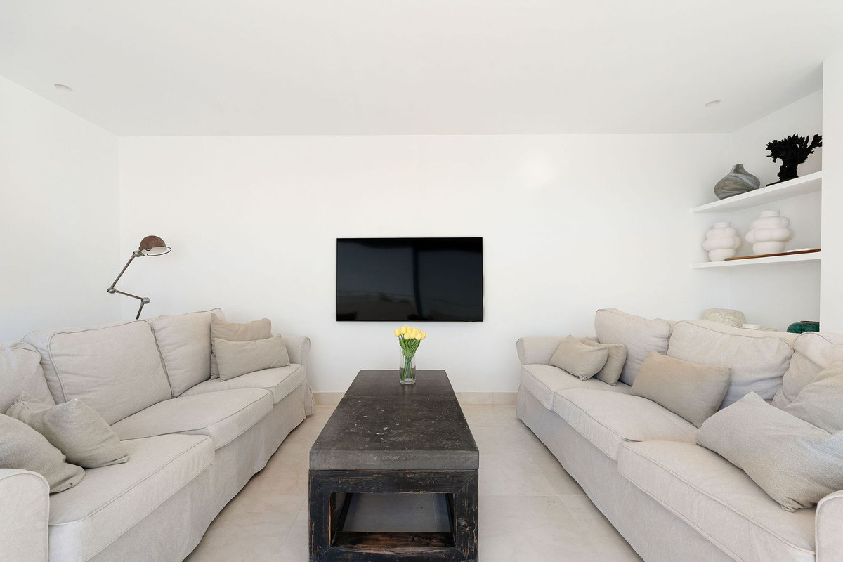 3 Bed Apartment for sale in Estepona Costa Del Sol, Málaga, Spain