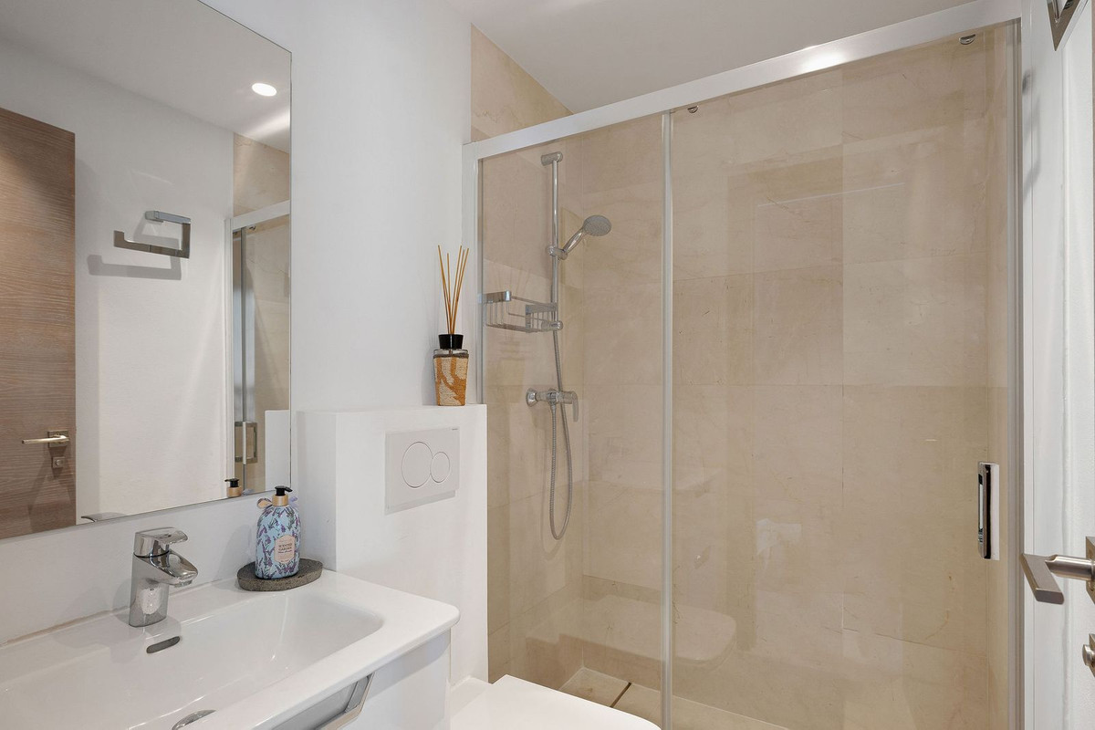 3 Bed Apartment for sale in Estepona Costa Del Sol, Málaga, Spain