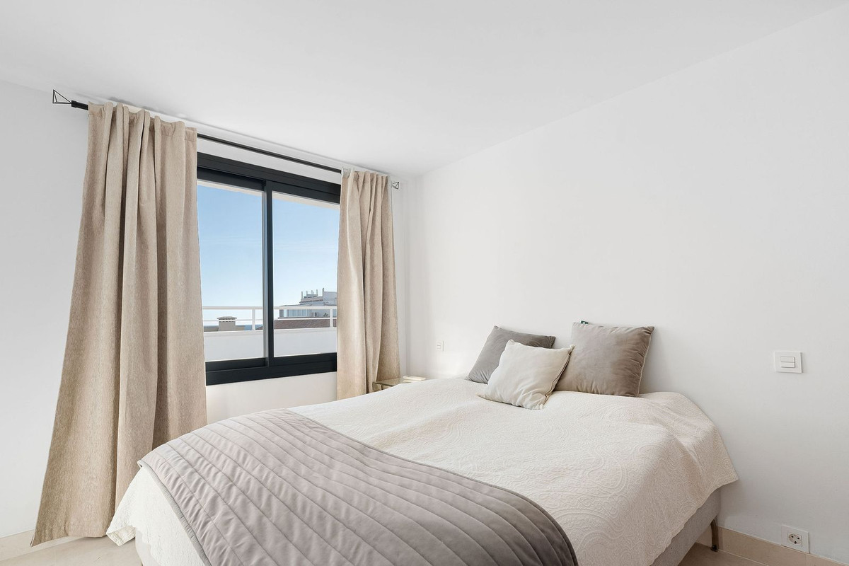 3 Bed Apartment for sale in Estepona Costa Del Sol, Málaga, Spain