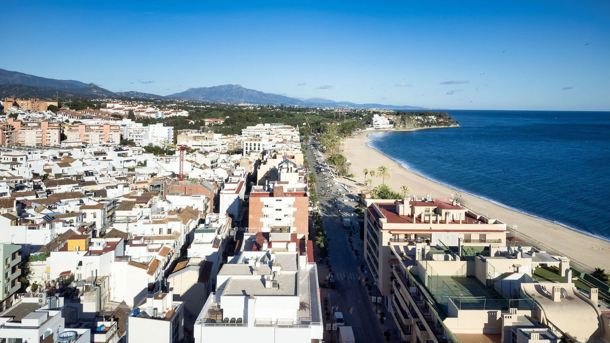 3 Bed Apartment for sale in Estepona Costa Del Sol, Málaga, Spain