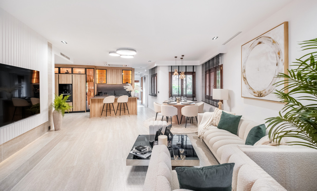 3 Bed Apartment for sale in Estepona Costa Del Sol, Málaga, Spain