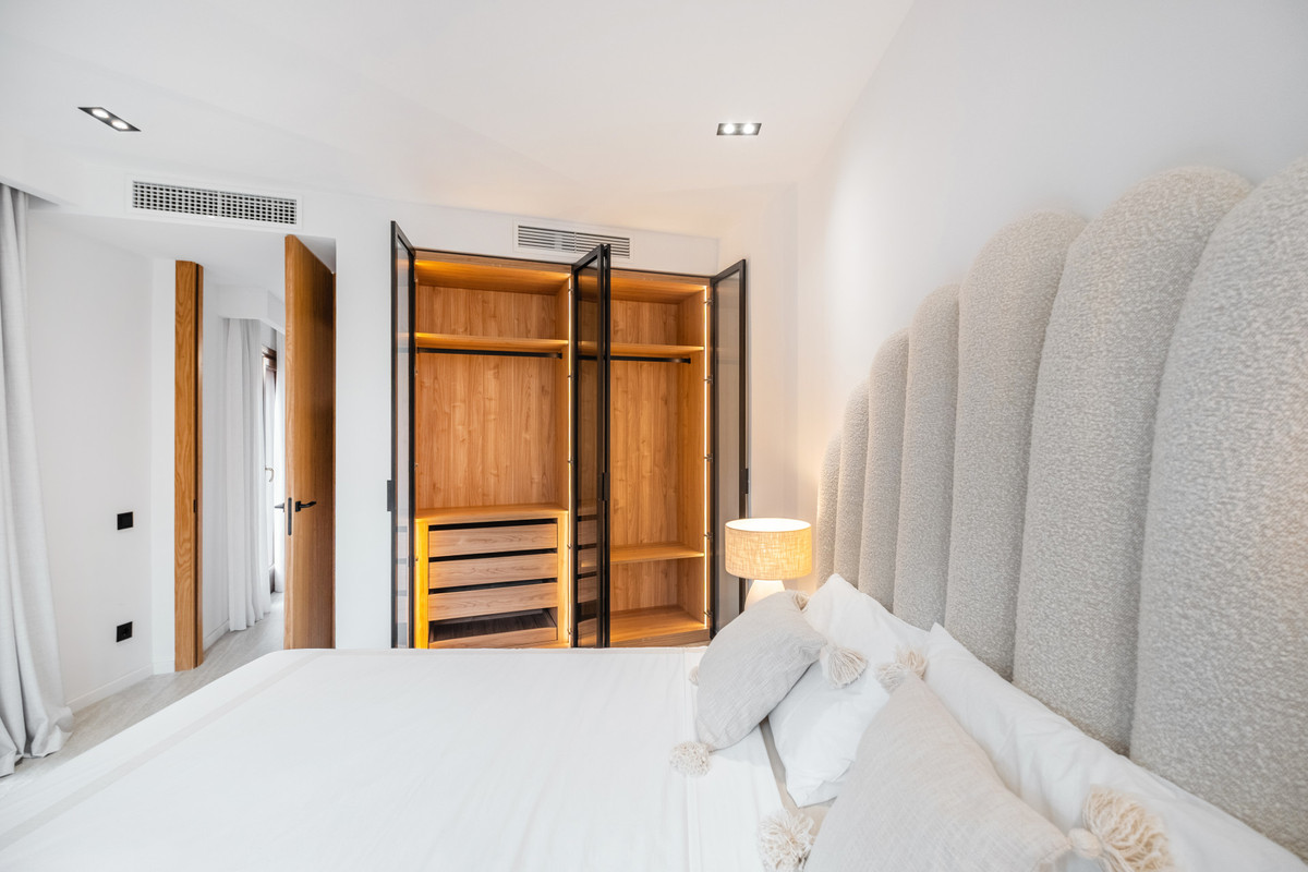 3 Bed Apartment for sale in Estepona Costa Del Sol, Málaga, Spain
