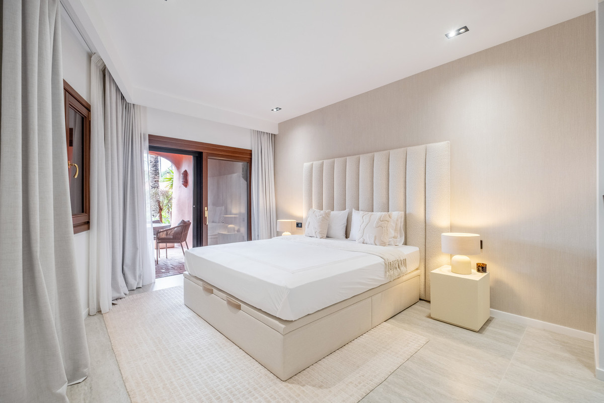 3 Bed Apartment for sale in Estepona Costa Del Sol, Málaga, Spain