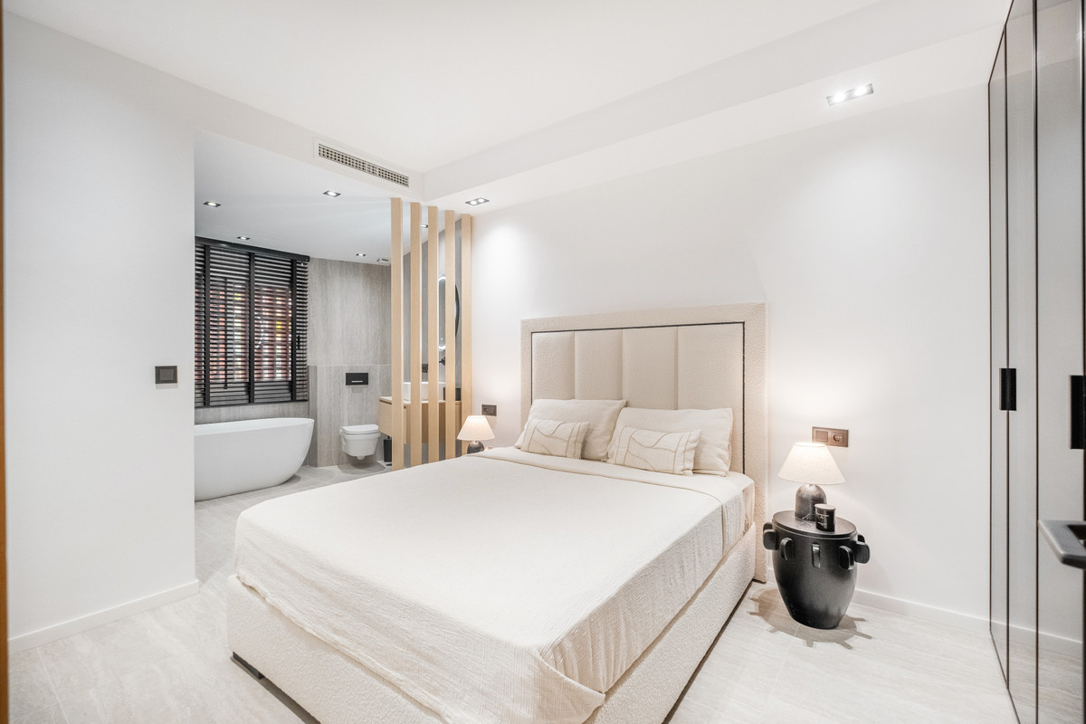 3 Bed Apartment for sale in Estepona Costa Del Sol, Málaga, Spain