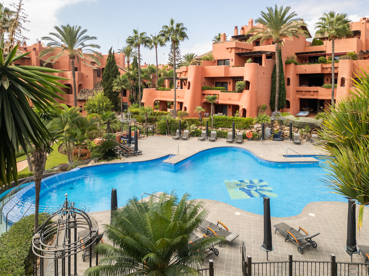 3 Bed Apartment for sale in Estepona Costa Del Sol, Málaga, Spain