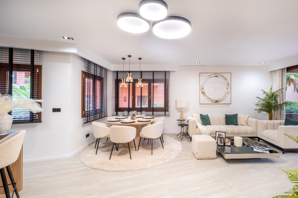 3 Bed Apartment for sale in Estepona Costa Del Sol, Málaga, Spain