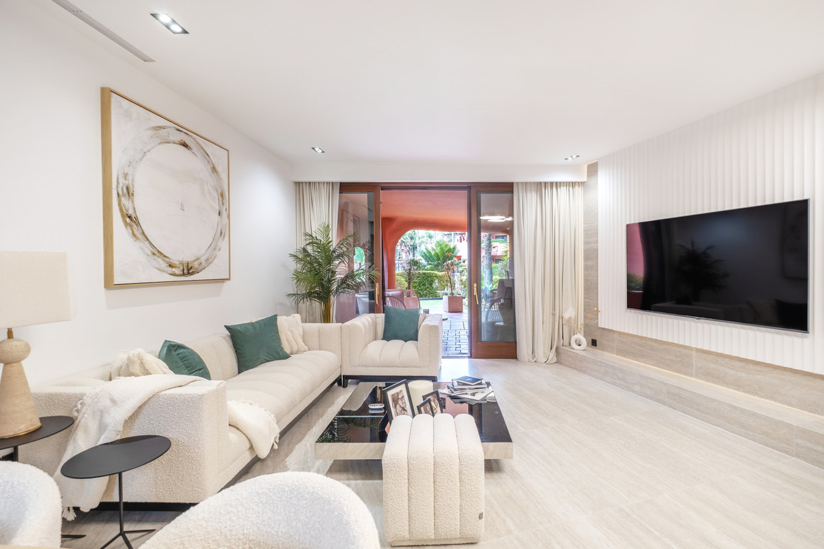 3 Bed Apartment for sale in Estepona Costa Del Sol, Málaga, Spain