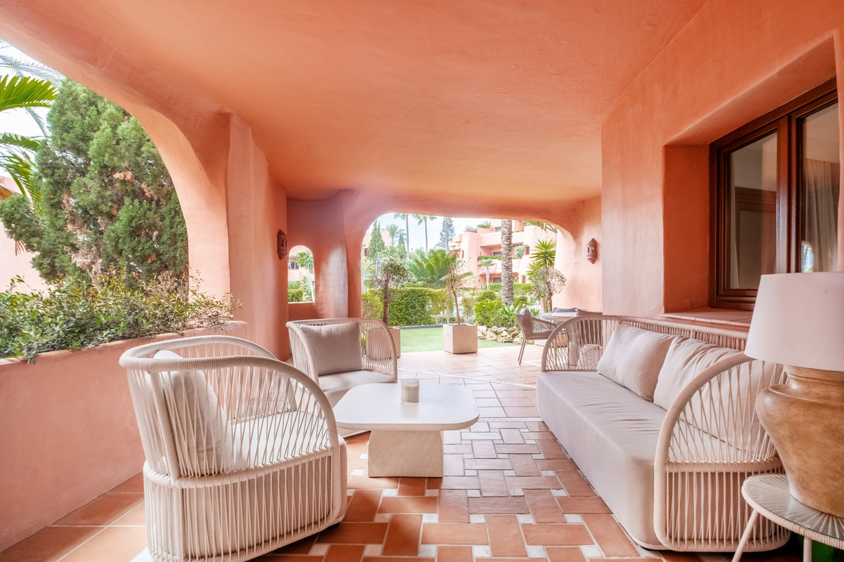3 Bed Apartment for sale in Estepona Costa Del Sol, Málaga, Spain