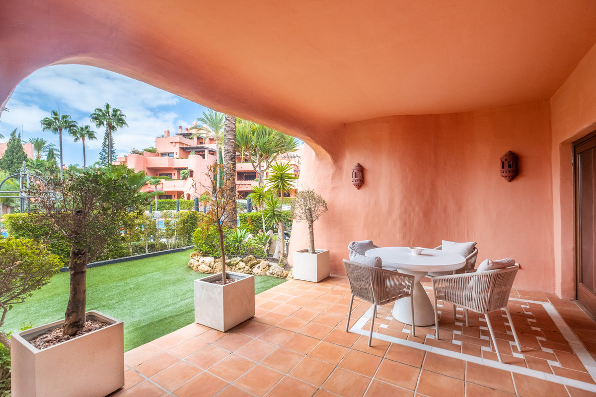 3 Bed Apartment for sale in Estepona Costa Del Sol, Málaga, Spain