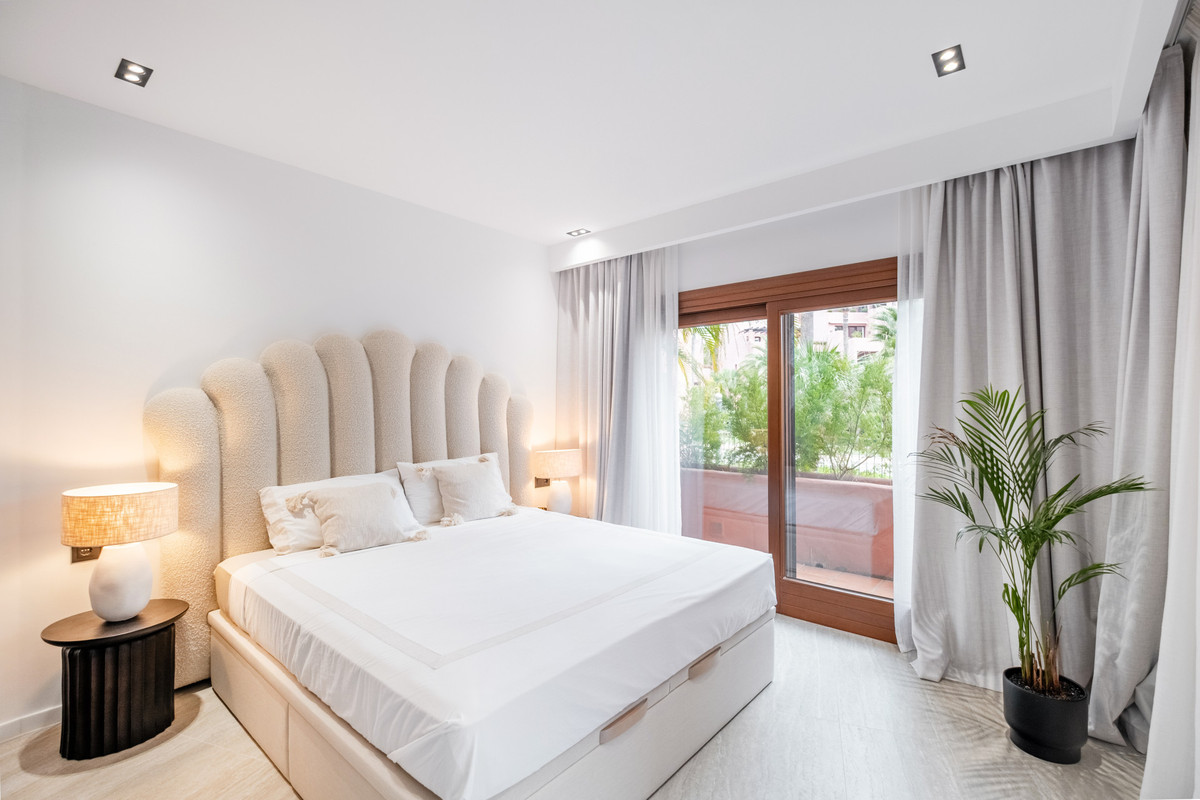3 Bed Apartment for sale in Estepona Costa Del Sol, Málaga, Spain
