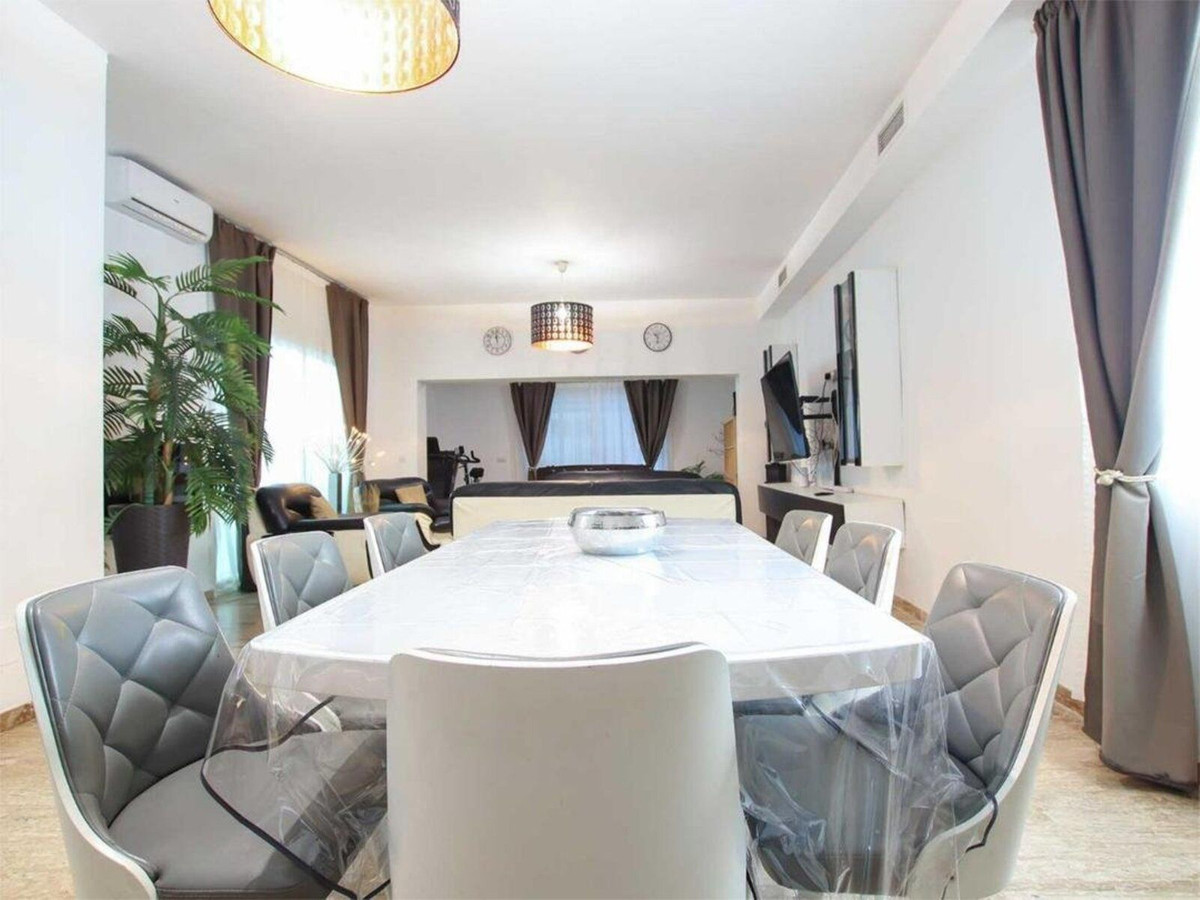 Se vende Villa - Chalet de 4 dormitorios en Costa Del Sol, Málaga, España