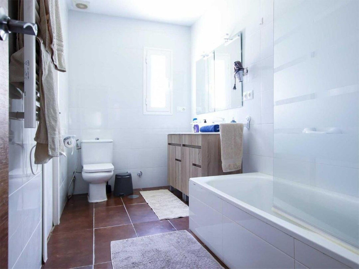 Se vende Villa - Chalet de 4 dormitorios en Costa Del Sol, Málaga, España