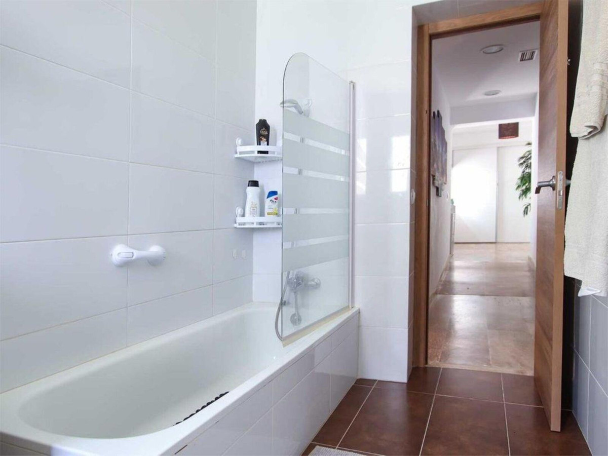 Se vende Villa - Chalet de 4 dormitorios en Costa Del Sol, Málaga, España