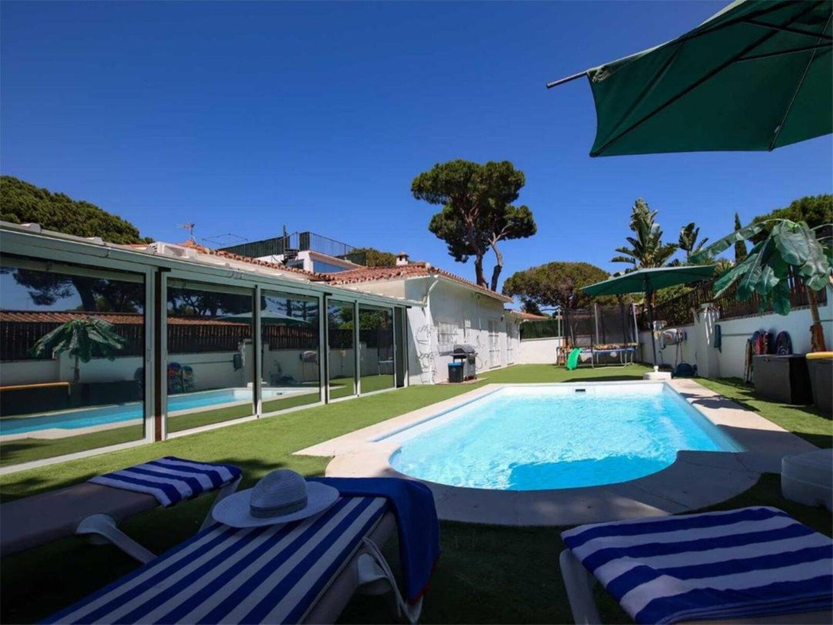Se vende Villa - Chalet de 4 dormitorios en Costa Del Sol, Málaga, España