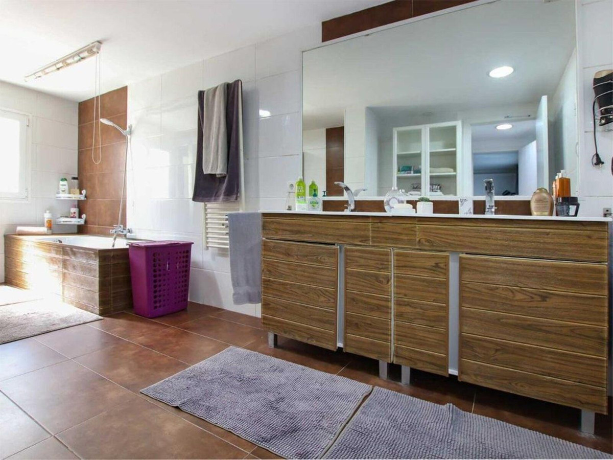Se vende Villa - Chalet de 4 dormitorios en Costa Del Sol, Málaga, España