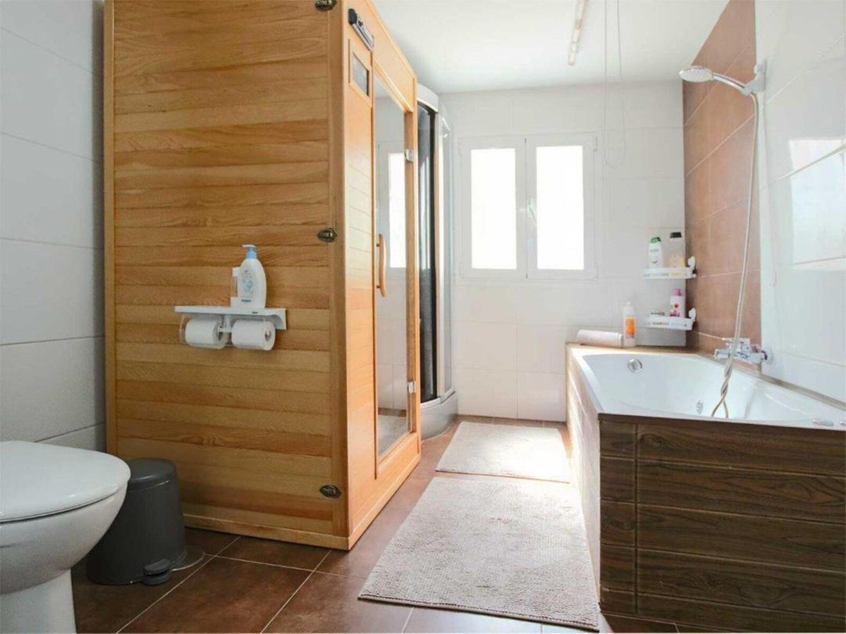 Se vende Villa - Chalet de 4 dormitorios en Costa Del Sol, Málaga, España