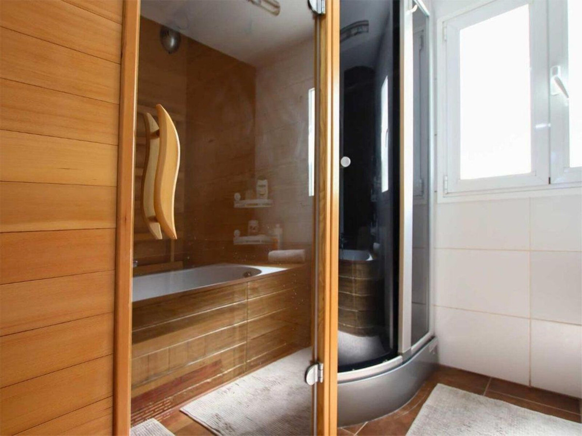 Se vende Villa - Chalet de 4 dormitorios en Costa Del Sol, Málaga, España
