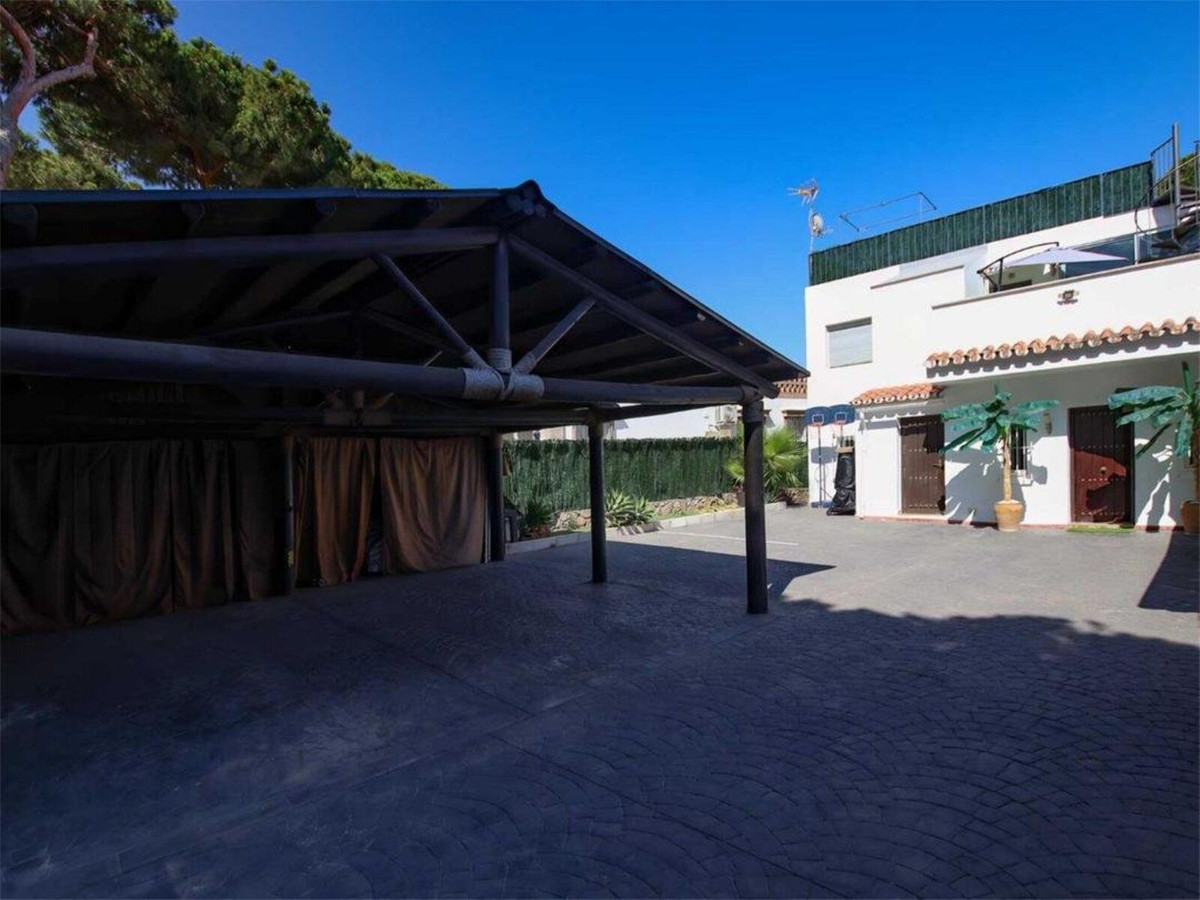 Se vende Villa - Chalet de 4 dormitorios en Costa Del Sol, Málaga, España