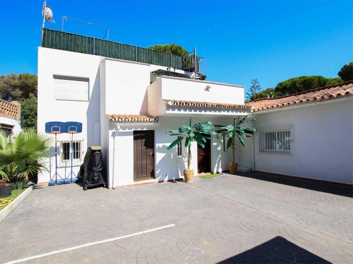 Se vende Villa - Chalet de 4 dormitorios en Costa Del Sol, Málaga, España