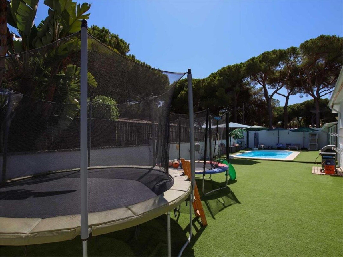 Se vende Villa - Chalet de 4 dormitorios en Costa Del Sol, Málaga, España