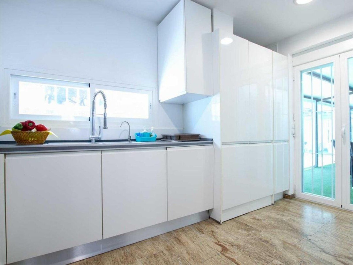 Se vende Villa - Chalet de 4 dormitorios en Costa Del Sol, Málaga, España