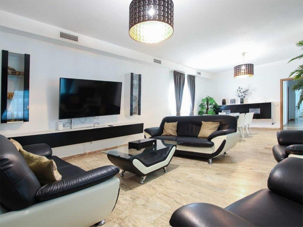 Se vende Villa - Chalet de 4 dormitorios en Costa Del Sol, Málaga, España
