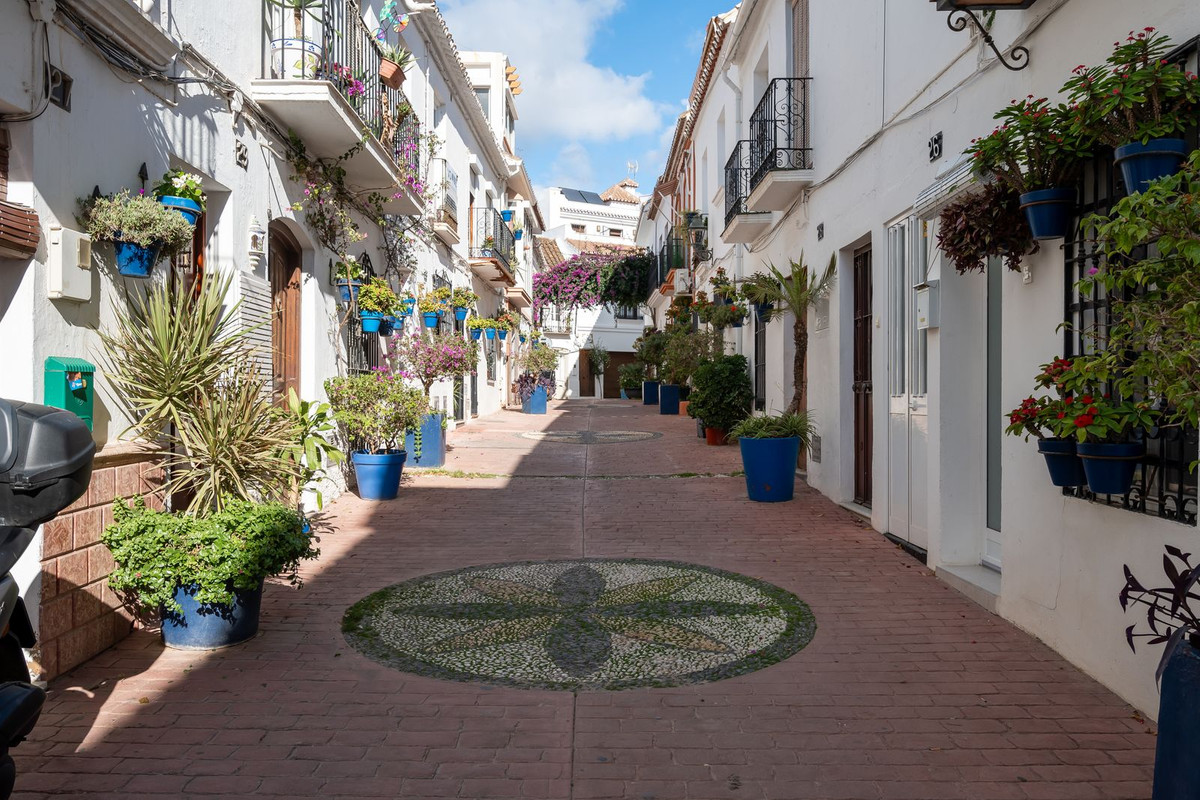 2 Bed Townhouse for sale in Estepona Costa Del Sol, Málaga, Spain