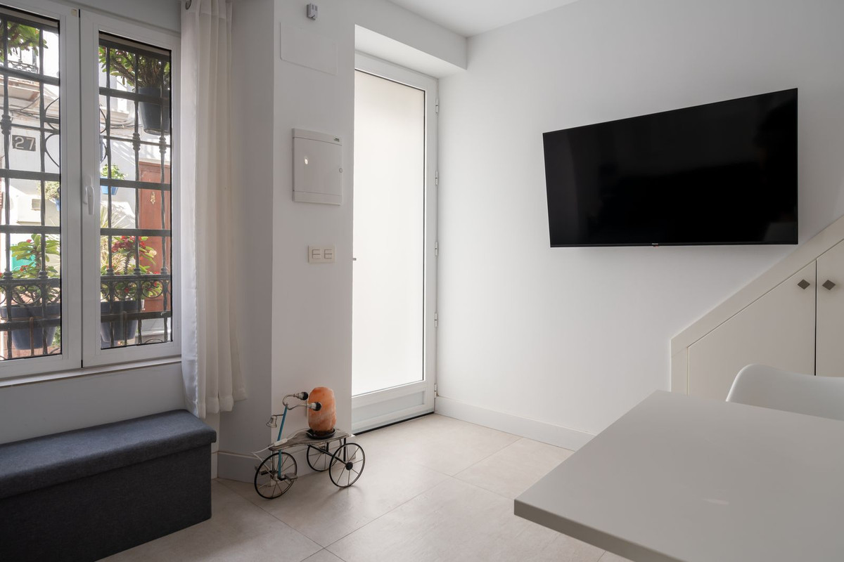 2 Bed Townhouse for sale in Estepona Costa Del Sol, Málaga, Spain