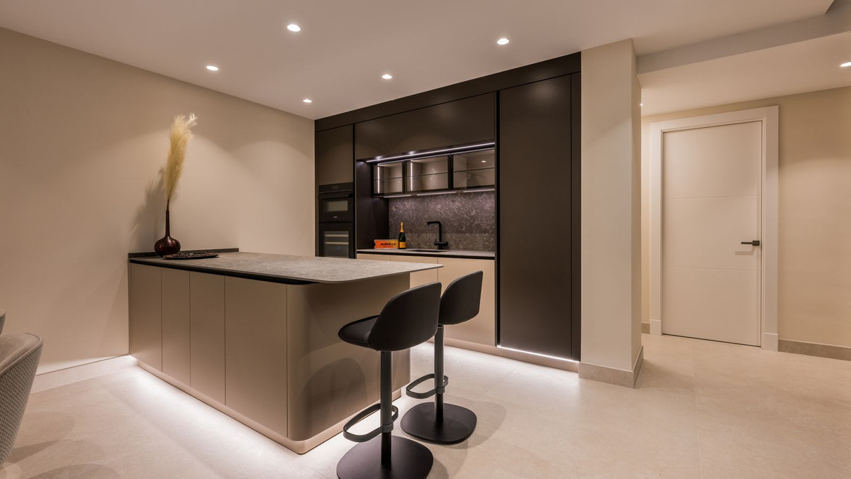 3 Bed Apartment for sale in Estepona Costa Del Sol, Málaga, Spain