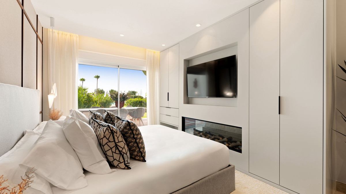 3 Bed Apartment for sale in Estepona Costa Del Sol, Málaga, Spain
