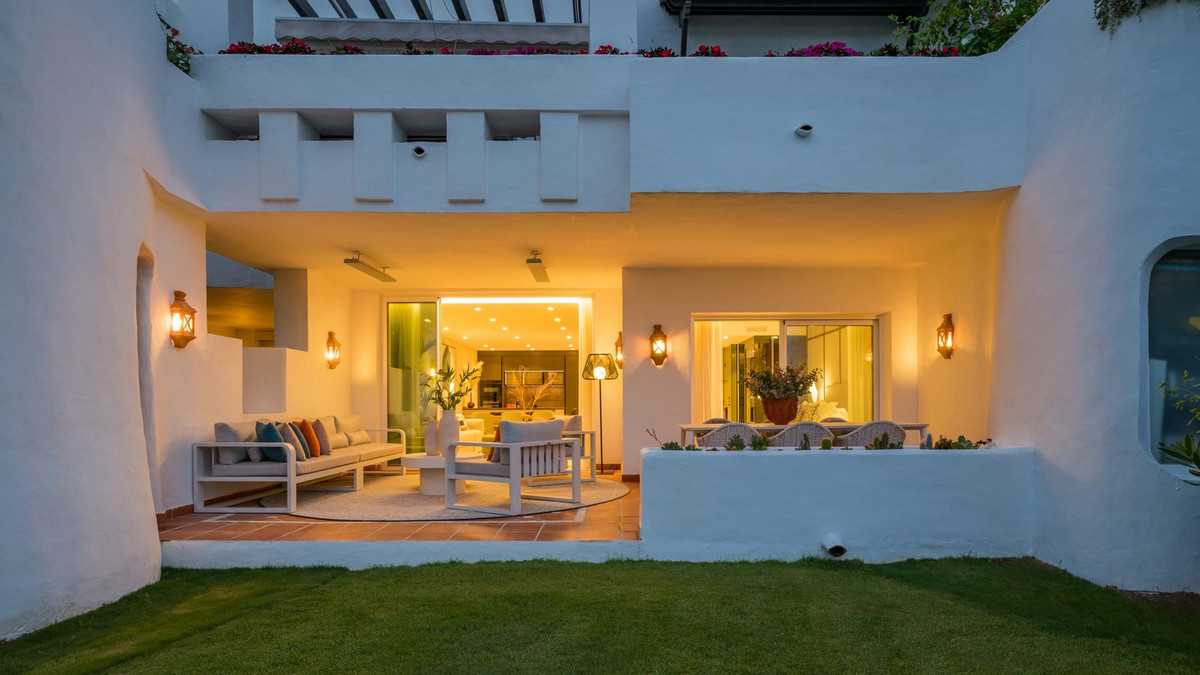 3 Bed Apartment for sale in Estepona Costa Del Sol, Málaga, Spain