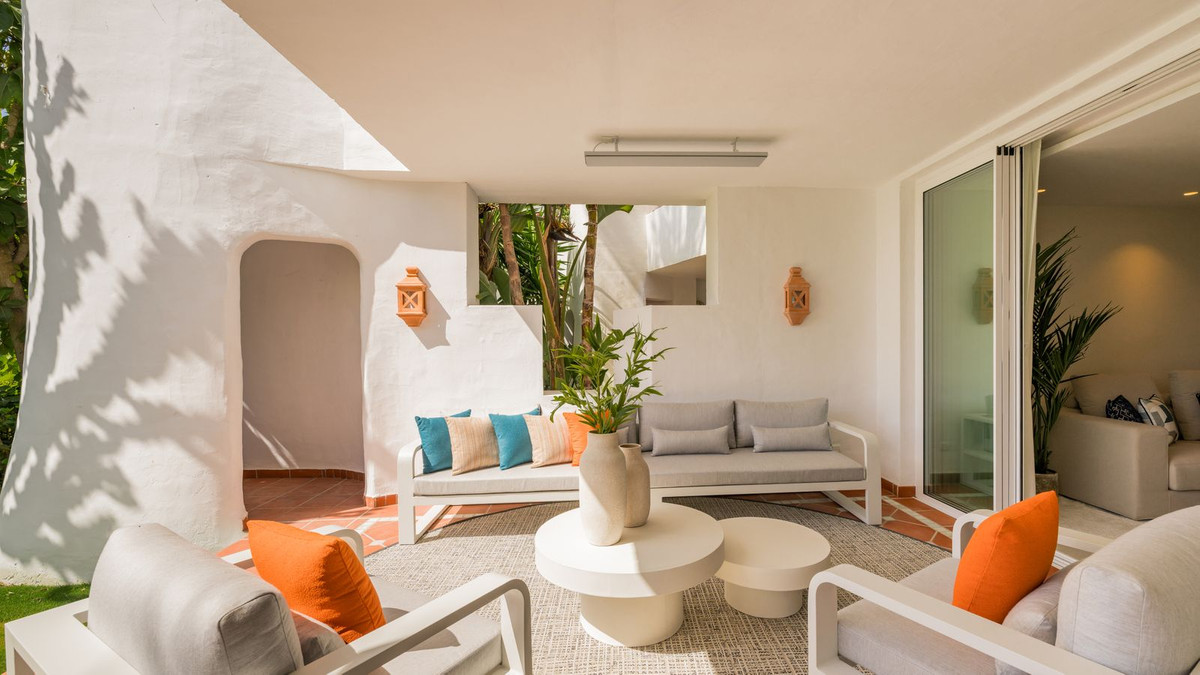 3 Bed Apartment for sale in Estepona Costa Del Sol, Málaga, Spain