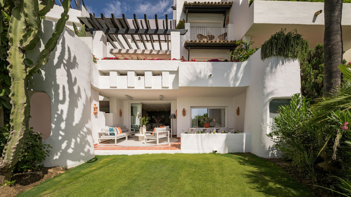 3 Bed Apartment for sale in Estepona Costa Del Sol, Málaga, Spain