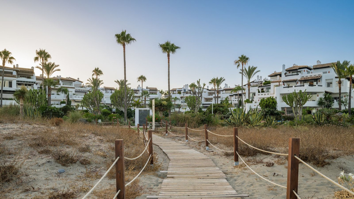 3 Bed Apartment for sale in Estepona Costa Del Sol, Málaga, Spain