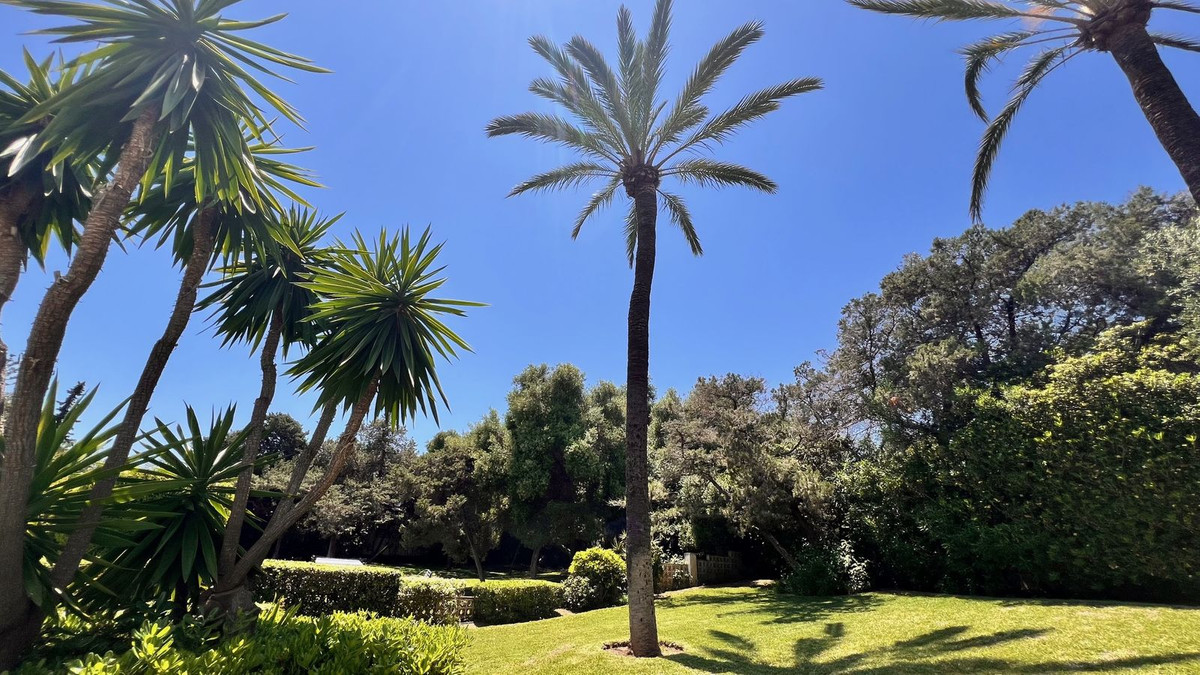 2 Bed Apartment for sale in Marbesa Costa Del Sol, Málaga, Spain