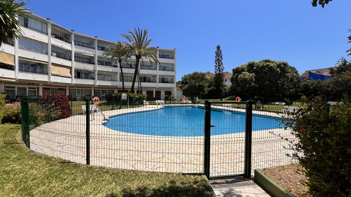 2 Bed Apartment for sale in Marbesa Costa Del Sol, Málaga, Spain
