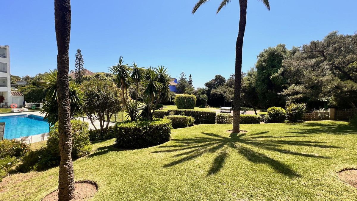 2 Bed Apartment for sale in Marbesa Costa Del Sol, Málaga, Spain