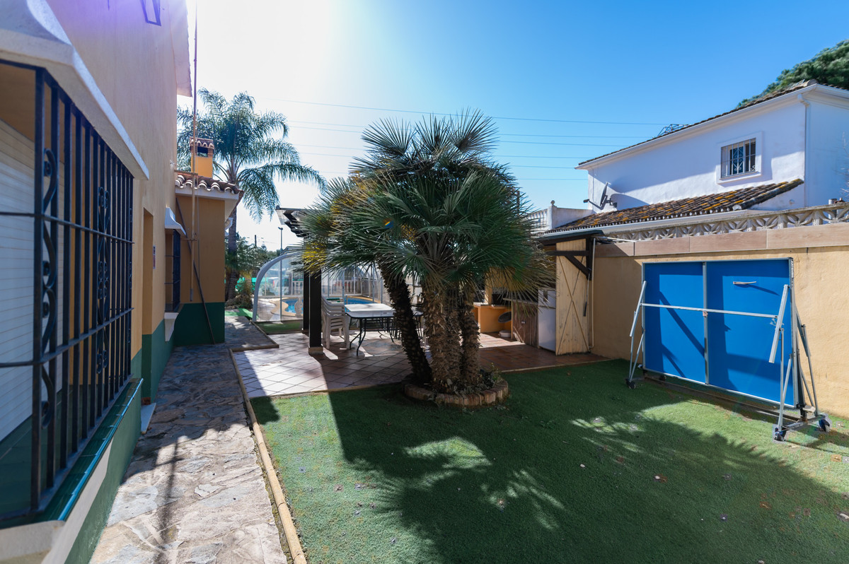 4 Bed Townhouse for sale in Las Chapas Costa Del Sol, Málaga, Spain
