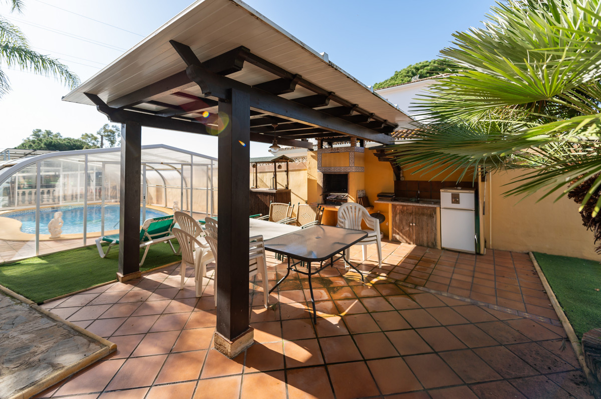 4 Bed Townhouse for sale in Las Chapas Costa Del Sol, Málaga, Spain