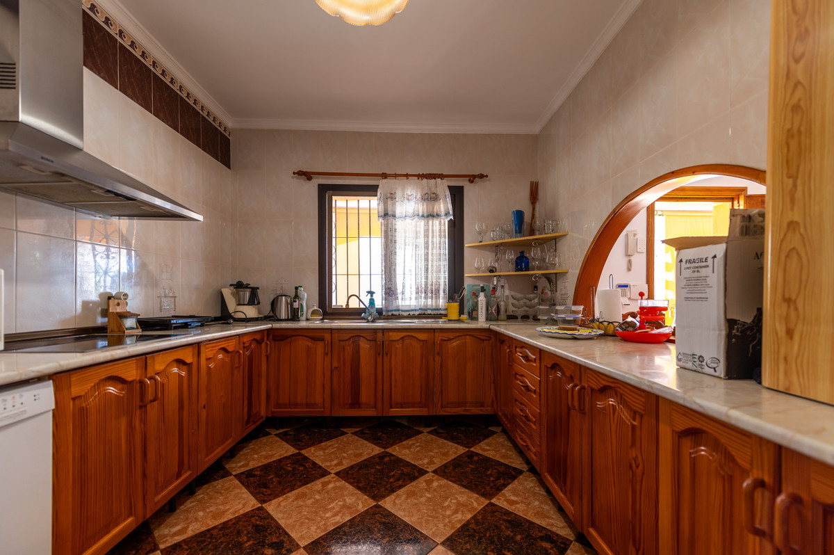 4 Bed Townhouse for sale in Las Chapas Costa Del Sol, Málaga, Spain