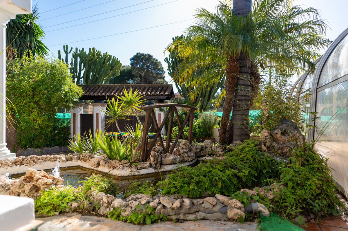 4 Bed Townhouse for sale in Las Chapas Costa Del Sol, Málaga, Spain