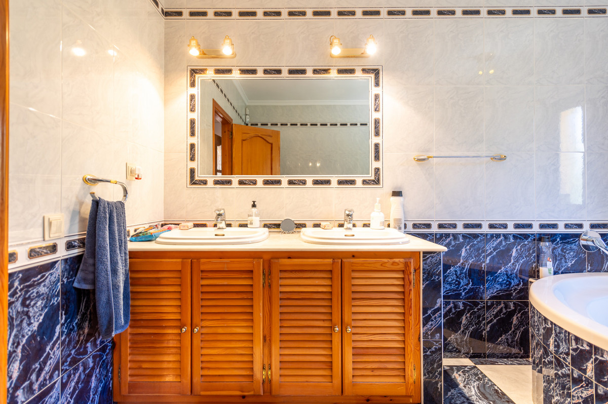 4 Bed Townhouse for sale in Las Chapas Costa Del Sol, Málaga, Spain