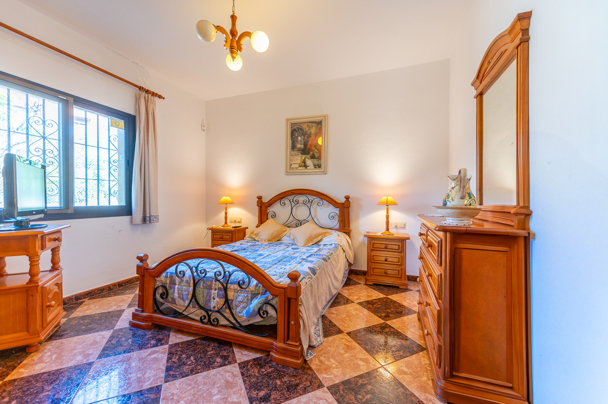 4 Bed Townhouse for sale in Las Chapas Costa Del Sol, Málaga, Spain