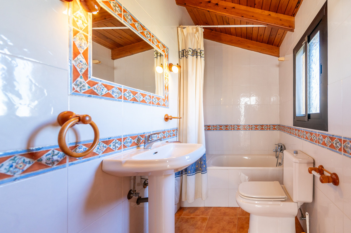 4 Bed Townhouse for sale in Las Chapas Costa Del Sol, Málaga, Spain