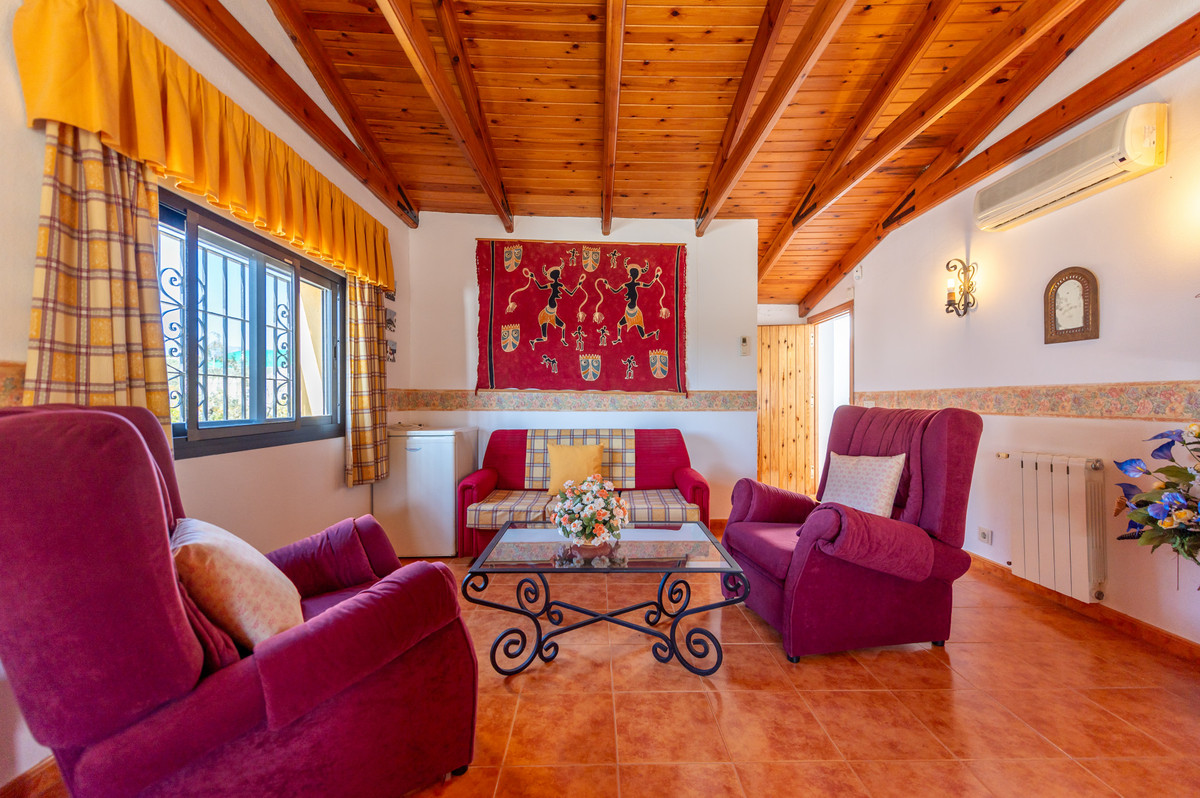 4 Bed Townhouse for sale in Las Chapas Costa Del Sol, Málaga, Spain