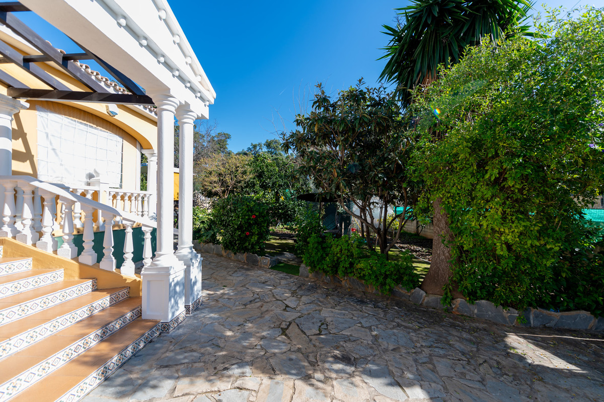 4 Bed Townhouse for sale in Las Chapas Costa Del Sol, Málaga, Spain