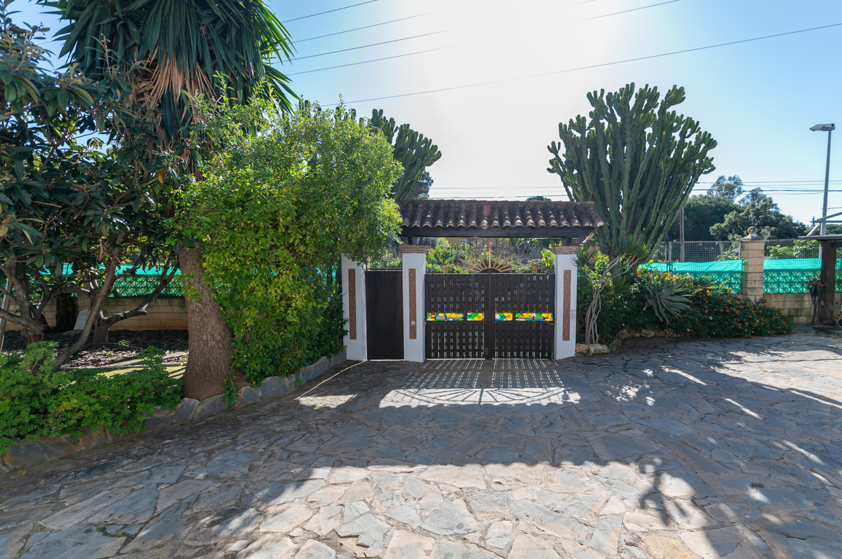 4 Bed Townhouse for sale in Las Chapas Costa Del Sol, Málaga, Spain